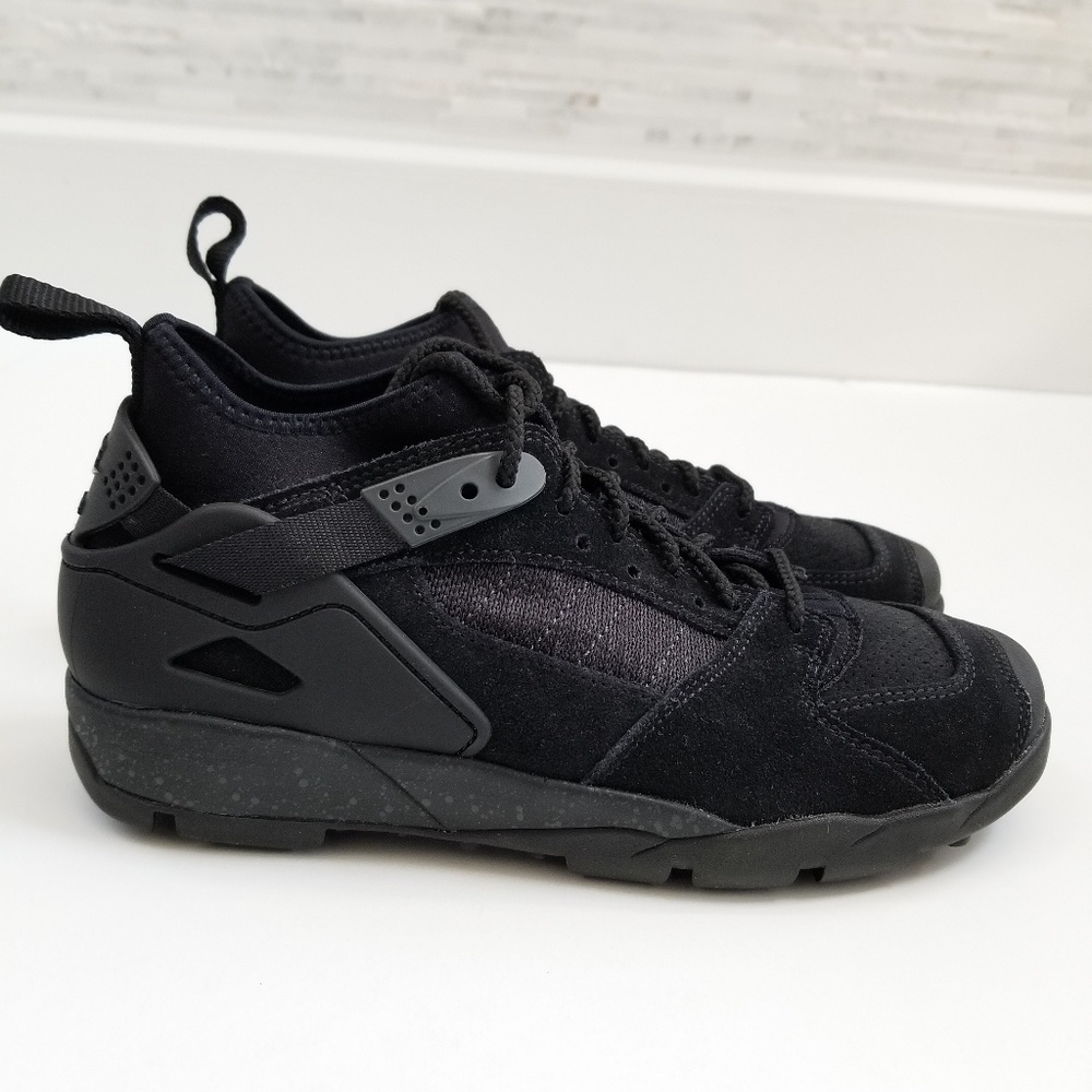 New NIKE Air Revaderchi Sneakers